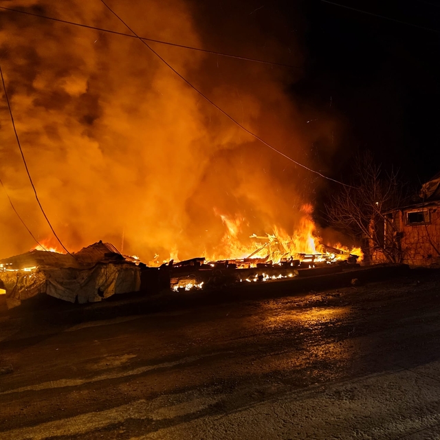 Evinde uyurken çıkan yangında hayatını kaybetti
