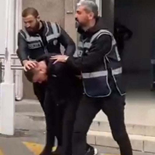 İzmir'de taksiciyi yumruklayan şüpheli yakalandı (2)