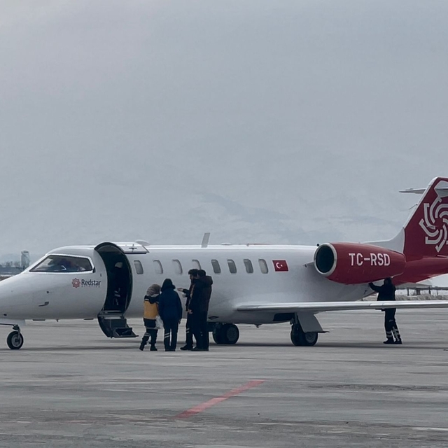 Duran kalbi yeniden çalıştırıldı, ambulans uçakla Adana´ya sevk edildi