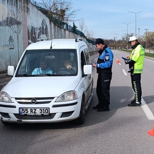 Salıpazarı'nda motosikletlere karşı bilinç oluşturmak için bilgilendirme ya...