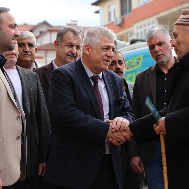 Erenler Belediye Başkan adayı Şengül, seçim çalışmalarını sürdürüyor