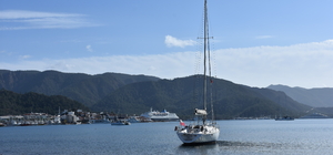 Marmaris'te kuvvetli fırtına nedeniyle yelkenli tekne karaya oturdu