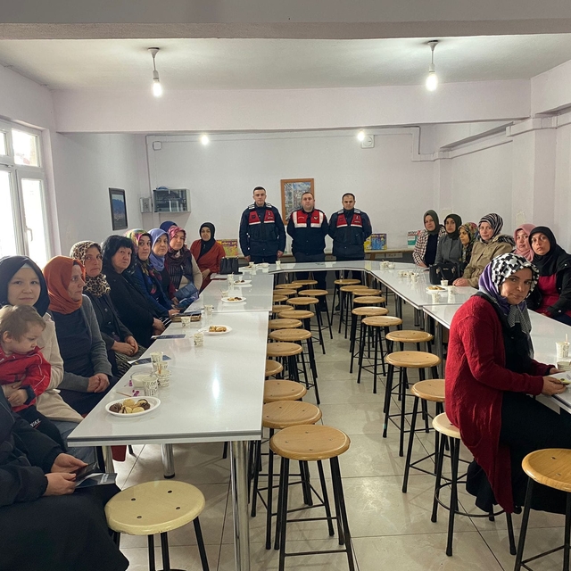 Ladik'te kadınlara "En İyi Narkotik Polisi Anne Projesi" anlatıldı