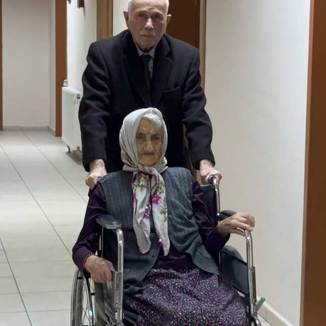 Giresun'da 69 yıllık evli çift, hala birbirlerini evliliklerindeki ilk gün...