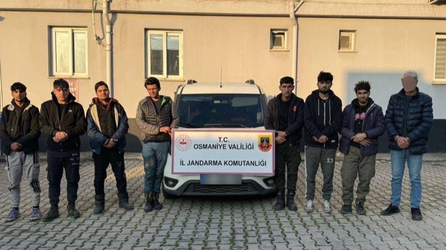 Osmaniye´de TIR parkında 24 kaçak göçmen yakalandı