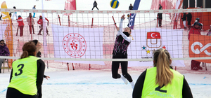 Erzurum'da düzenlenen Üniversiteler Arası Türkiye Kar Voleybolu Şampiyonası...