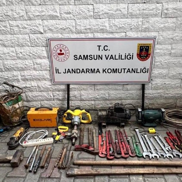 Samsun'da izinsiz kazı yapan 5 zanlı suçüstü yakalandı