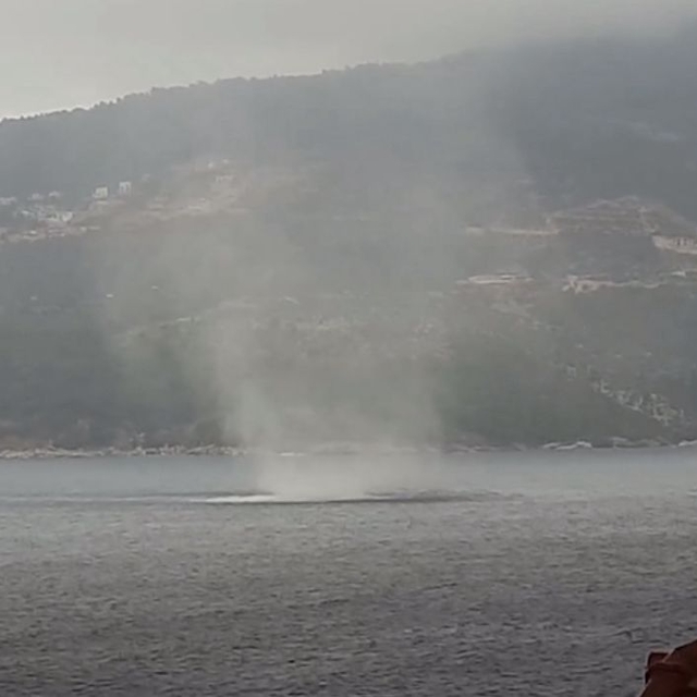 Antalya'nın Kaş ilçesinde denizde hortum oluştu
