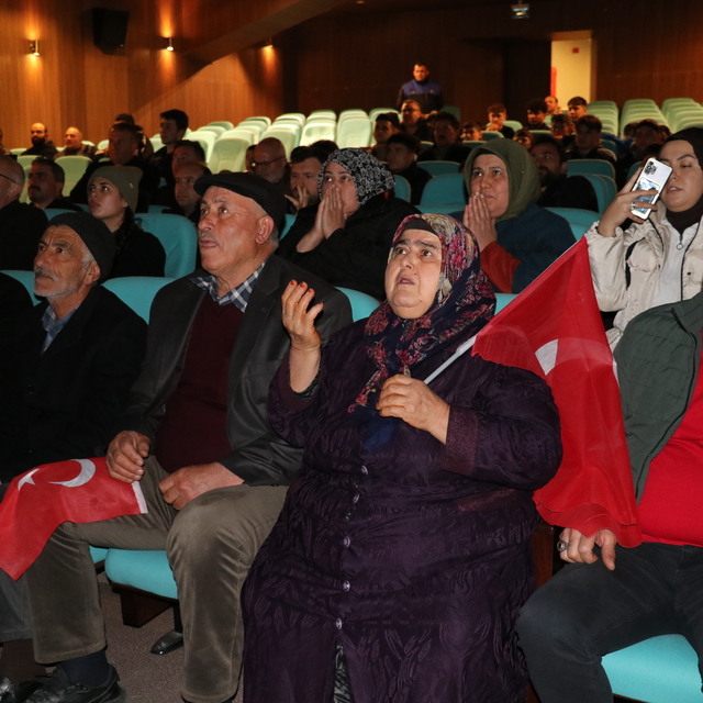 Milli güreşçi Rıza Kayaalp'in final maçını hemşehrileri sinemada izledi