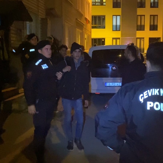 İnegöl'de Suriye uyruklu 12 kaçak göçmen yakalandı