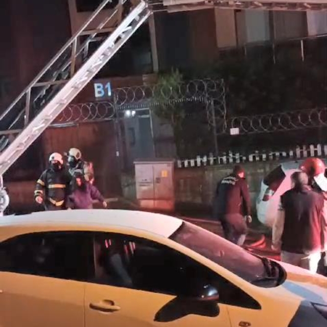 Daire yangınında 1'i bebek, 9 kişi dumandan etkilendi