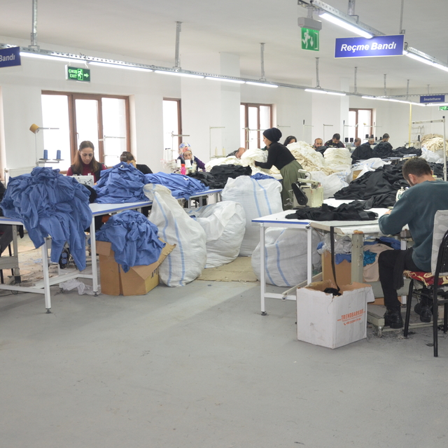 Hakkarili girişimci Yüksekova'dan yurt dışına tekstil ürünleri gönderiyor