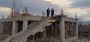 Niksar Kaymakamı Çeçen, cami inşaatını inceledi