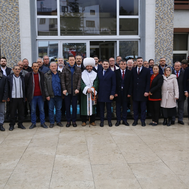 Eskişehir Büyükşehir Belediye Başkan adayı Hatipoğlu, Sivrihisar ilçesini z...
