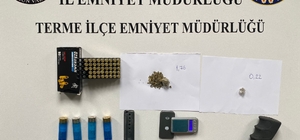 Samsun'da bir evde ruhsatsız silah ve uyuşturucu ele geçirildi