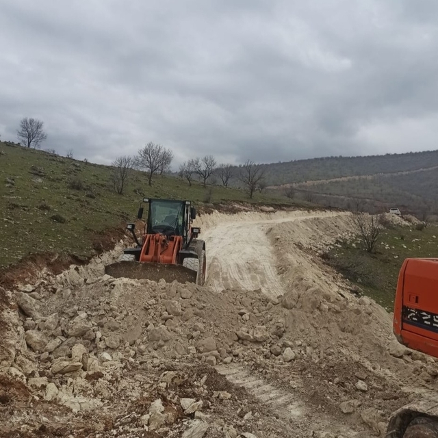 Hasankeyf'te Çatalsu mezrasında yol yapım çalışmaları tamamlandı