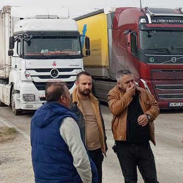 Gürbulak´ta kuyrukta bekleyen TIR şoförleri çözüm bekliyor