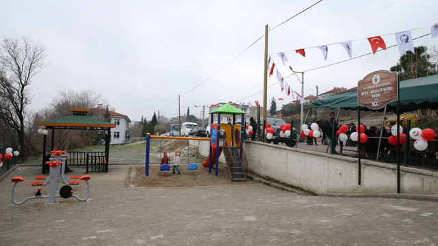 Denizli'de bir hayırsever eşinin vasiyeti üzerine park yaptırdı