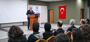 Vali Yavuz, kariyer söyleşisinde öğrencilerle bir araya geldi