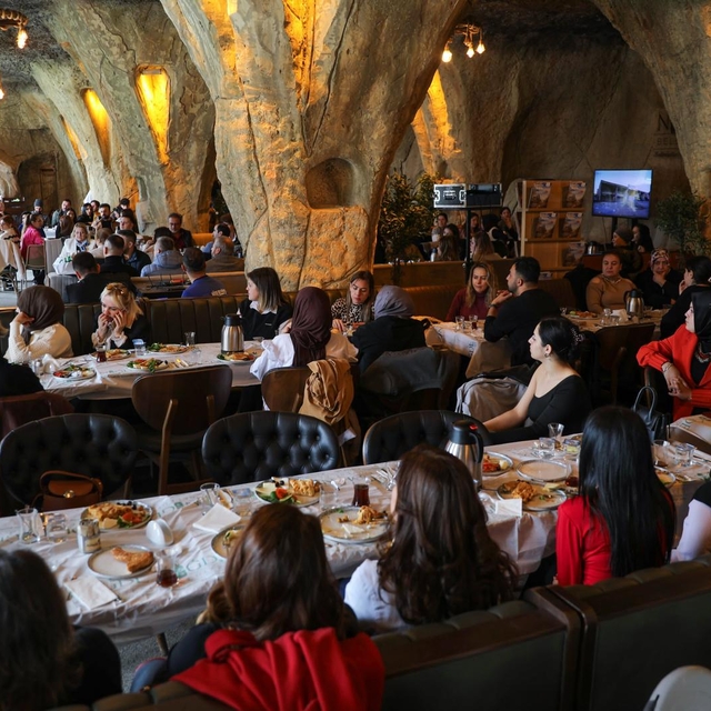 Niğde Belediye Başkanı Özdemir, güzellik merkezi işletmecileriyle buluştu