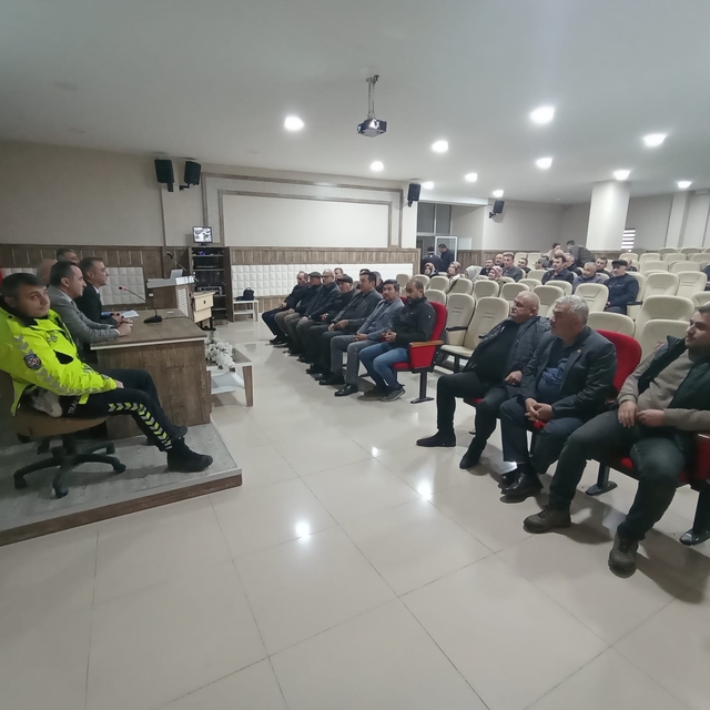 Terme'de servis sürücülerine seminer verildi