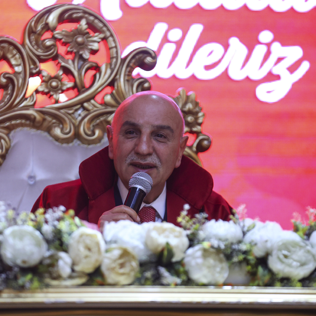 Cumhur İttifakı'nın ABB Başkan adayı Altınok, Sevgililer Günü'nde 14 çiftin...