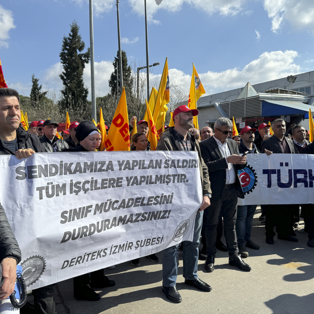 Türk İş 3. Bölge Temsilciliği, silahlı saldırının yaşandığı fabrika önünde...