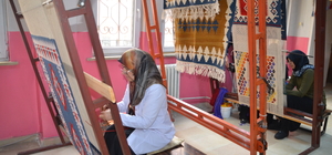 Muş'ta kadınlar halı ve kilim atölyelerinde dokuma kültürünü yaşatıyor