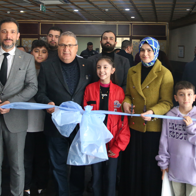 T3 Vakfı Yönetim Kurulu Başkanı Hıdır, Manisa'da öğrencilerle buluştu: