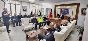 Gelibolu'da otobüs firmalarının yetkililerine emniyet kemeri zorunluluğu ha...