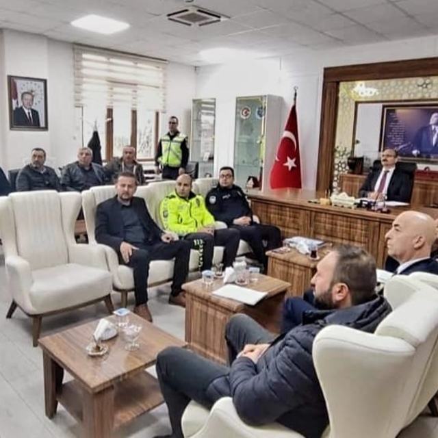 Gelibolu'da otobüs firmalarının yetkililerine emniyet kemeri zorunluluğu ha...