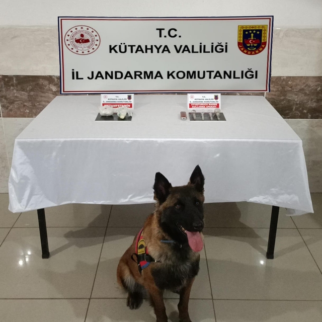 Kütahya'da uyuşturucuyla yakalanan 2 zanlı tutuklandı