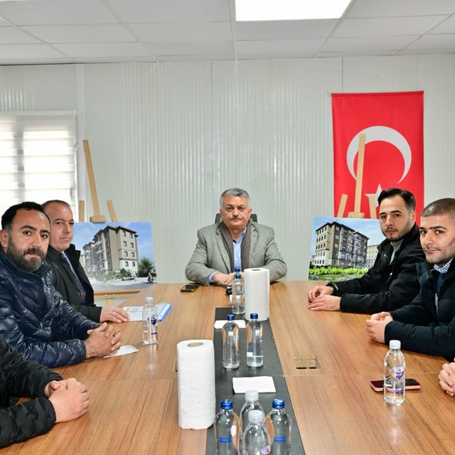 Malatya Valisi Yazıcı deprem konutlarını inceledi