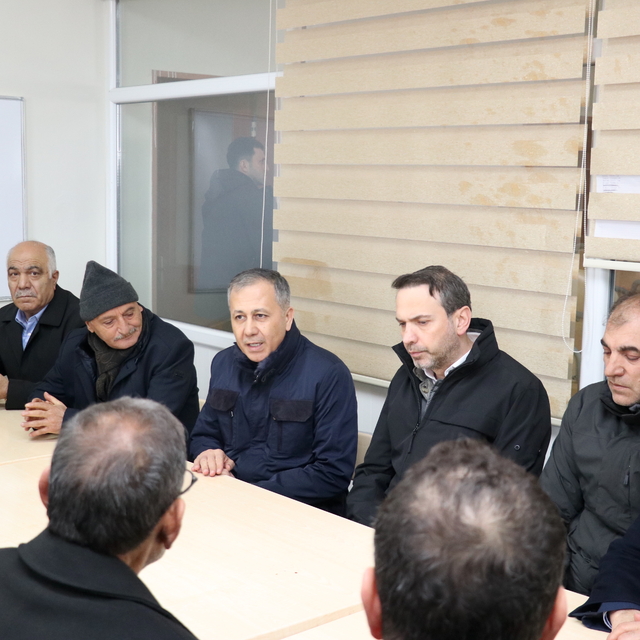 Bakanlar Yerlikaya ve Bayraktar'dan Erzincan'daki maden ocağı çalışanlarını...