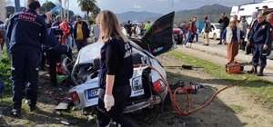 Muğla'da şarampole devrilen otomobilde sıkışan sürücüyü itfaiye kurtardı