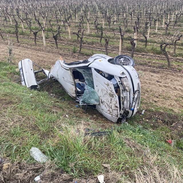 Manisa'da iki otomobilin çarpıştığı kazada 3 kişi yaralandı