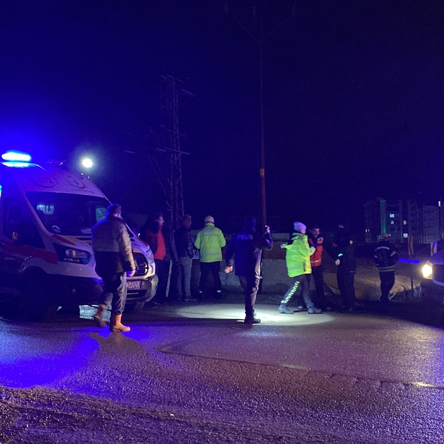 Erzurum'da su kanalına düşen otomobilin sürücüsü yaralandı