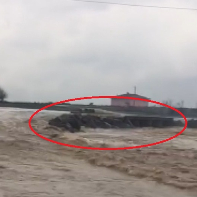 Diyarbakır´da dere taştı; ev ve ahırları su bastı