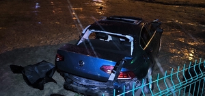 Bursa'da yol kenarına devrilen otomobildeki 2 kişi öldü, 2 kişi yaralandı