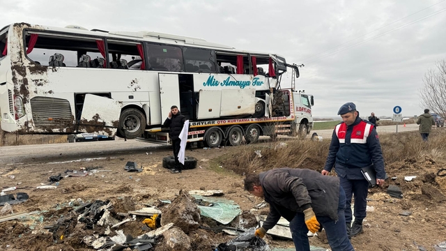 Yozgat'ta yolcu otobüsünün devrilmesi sonucu 19 kişi yaralandı