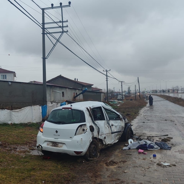 Afyonkarahisar'da devrilen otomobilin sürücüsü öldü