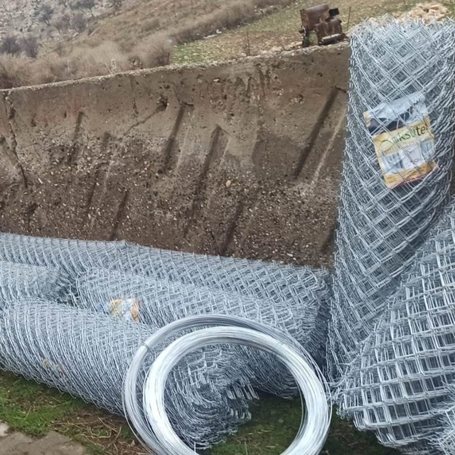 Batman'da köylere inşaat malzemesi ve tel örgü desteği sağlandı
