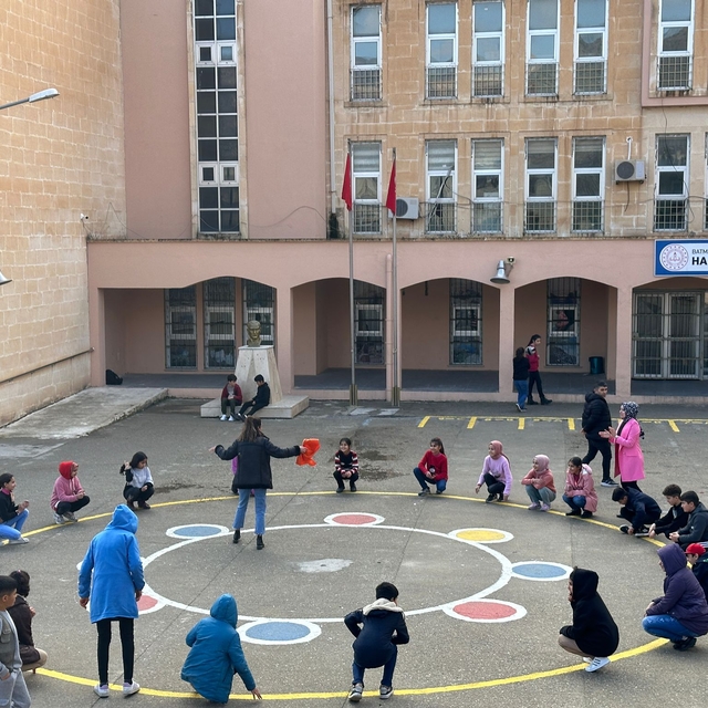 Batman'da öğrenciler için geleneksel oyun alanı oluşturuldu