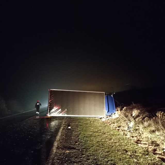 Mardin'de devrilen kamyondaki 3 kişi yaralandı