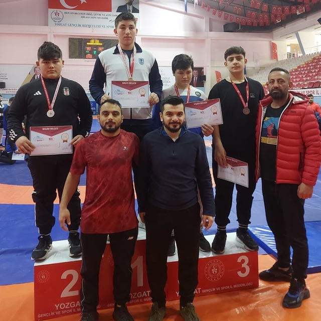 Bafra Gençlik Merkezi sporcusu Kerem Yılmaz, Türkiye Şampiyonası'na katılac...