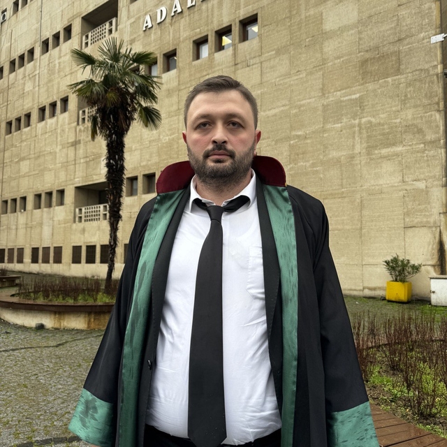 Eski kız arkadaşını kafa darbeleriyle yaraladığı öne sürülen sanığa 5 yıl 2...