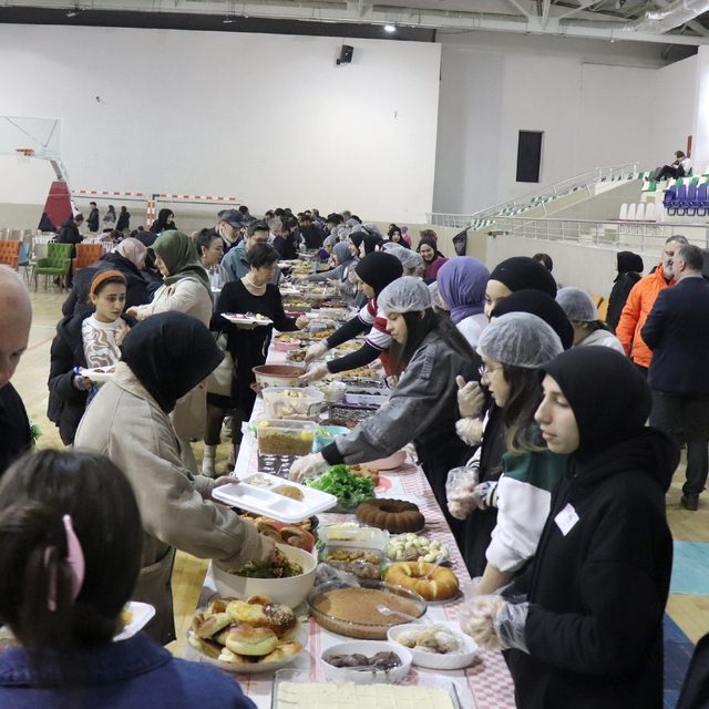 Ünye'de Gazze yararına kermes düzenlendi