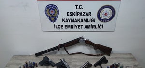 Karabük'te evinde ruhsatsız silahlar bulunan kişi gözaltına alındı