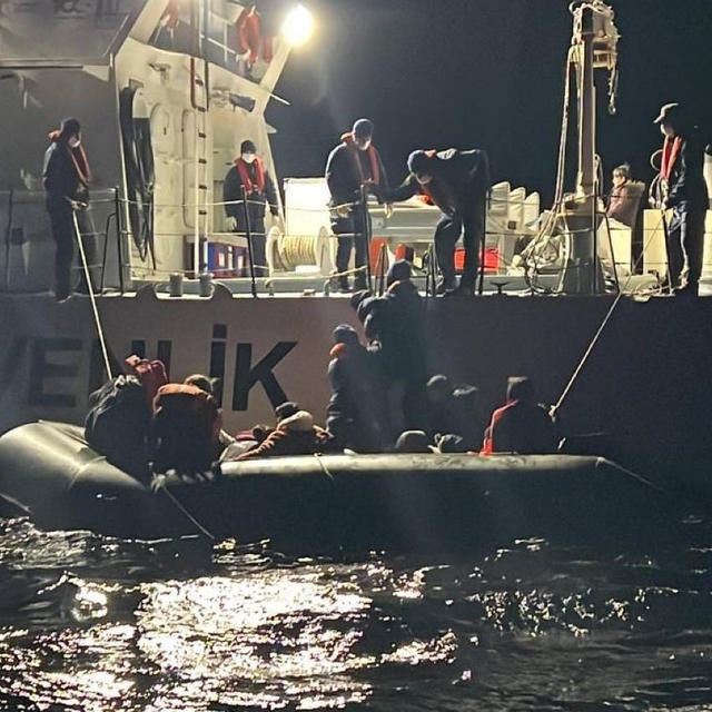 Çanakkale açıklarında 67 düzensiz göçmen yakalandı