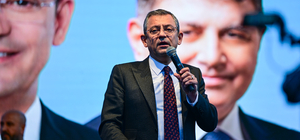 CHP Genel Başkanı Özel, İzmir'de halk buluşması etkinliğine katıldı